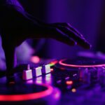 Mehr als nur Knöpfe drücken: DJs als Musiker, Produzenten und Künstler